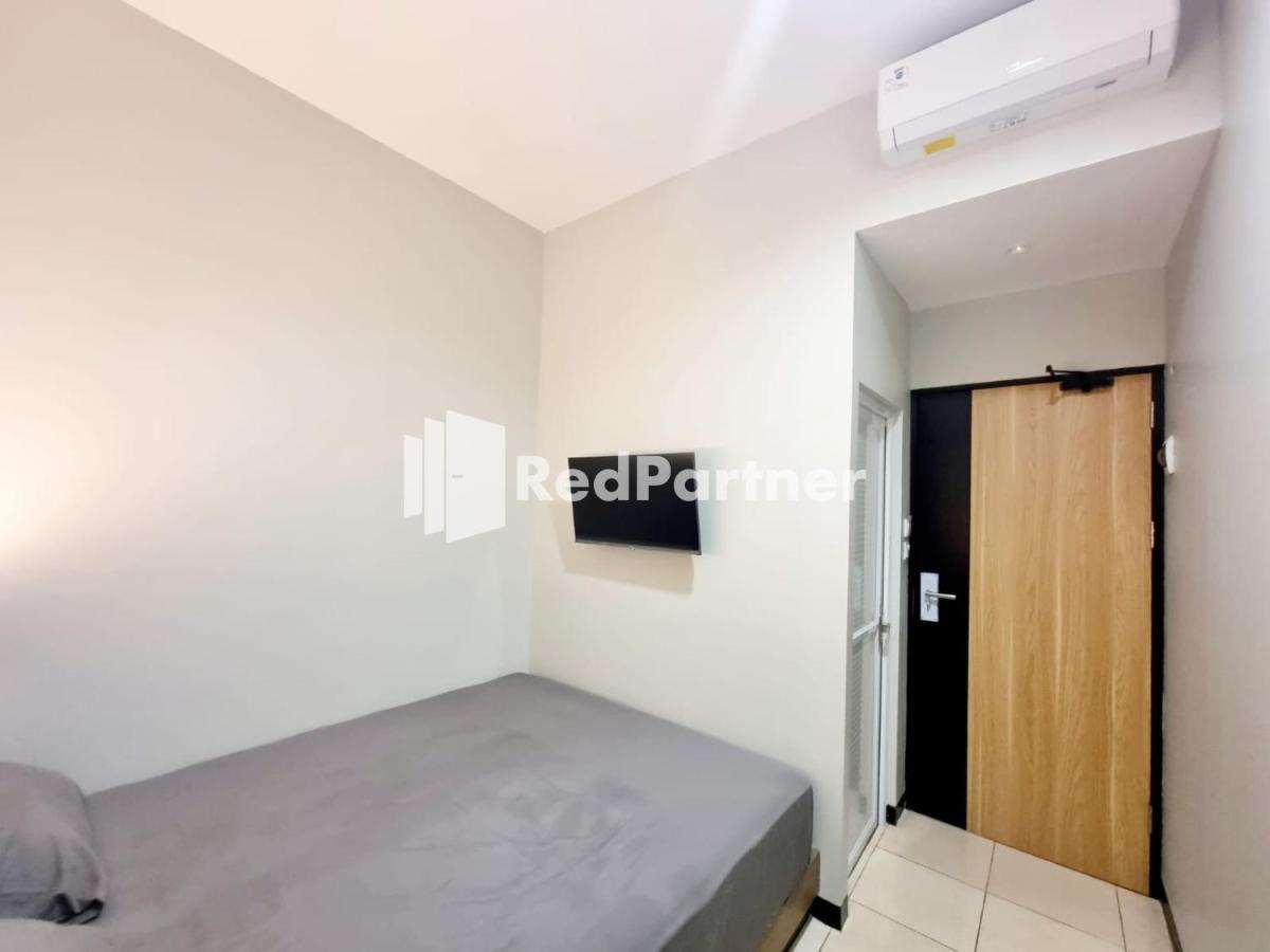סמאראנג Pandawa Guest House At Ngaliyan Square Mitra Reddoorz מראה חיצוני תמונה
