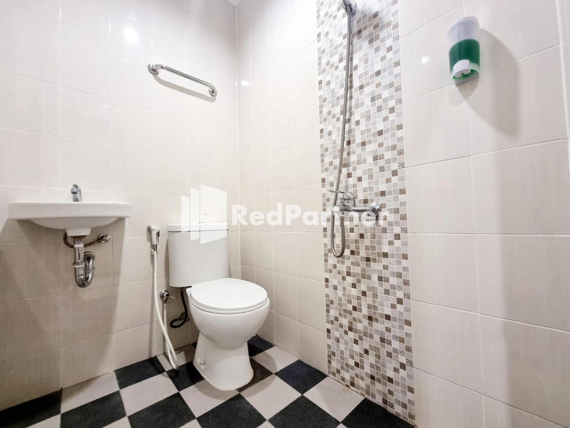 סמאראנג Pandawa Guest House At Ngaliyan Square Mitra Reddoorz חדר תמונה